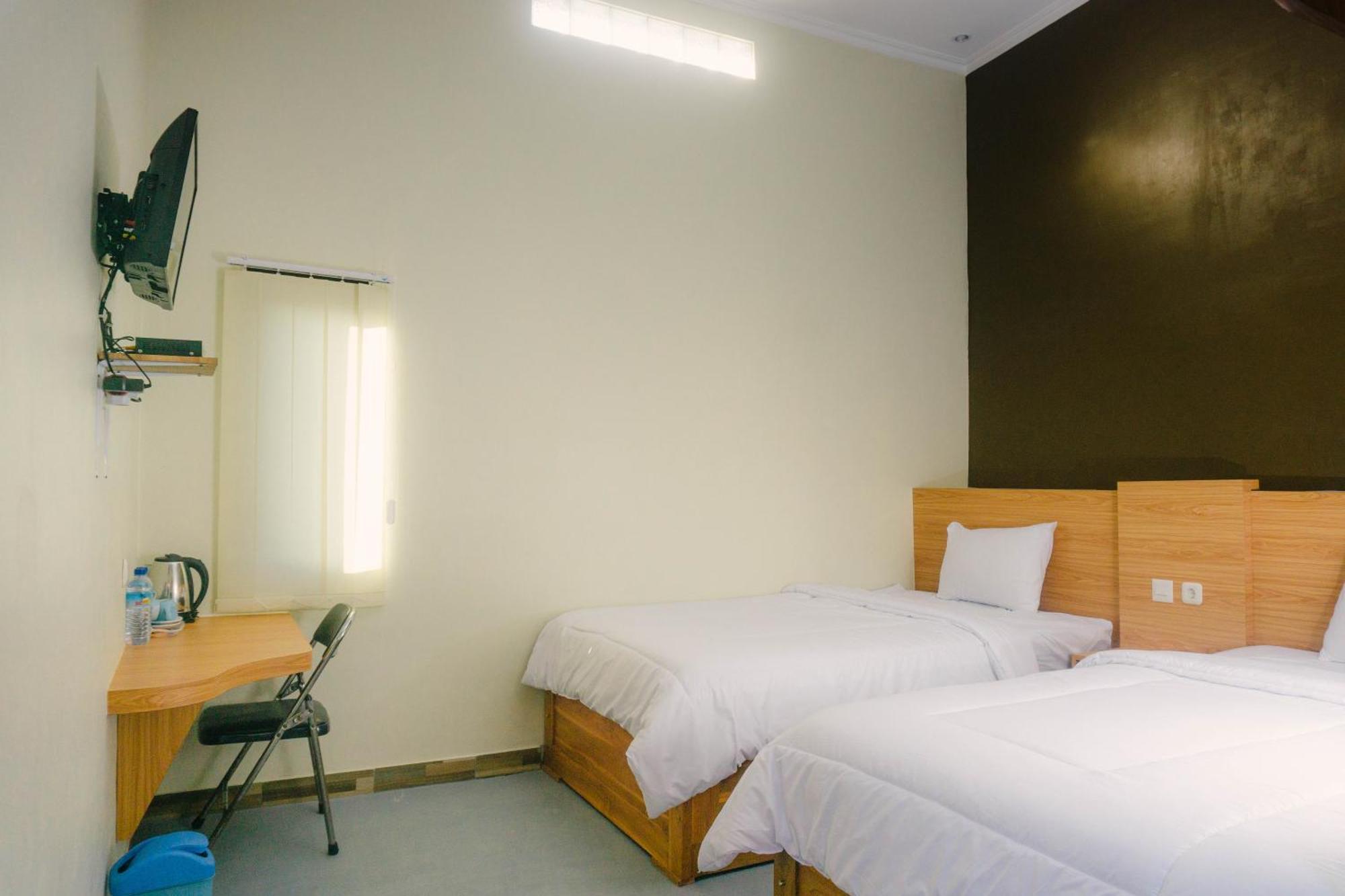 Grand Khalifah Guesthouse Sumbawa Exterior foto