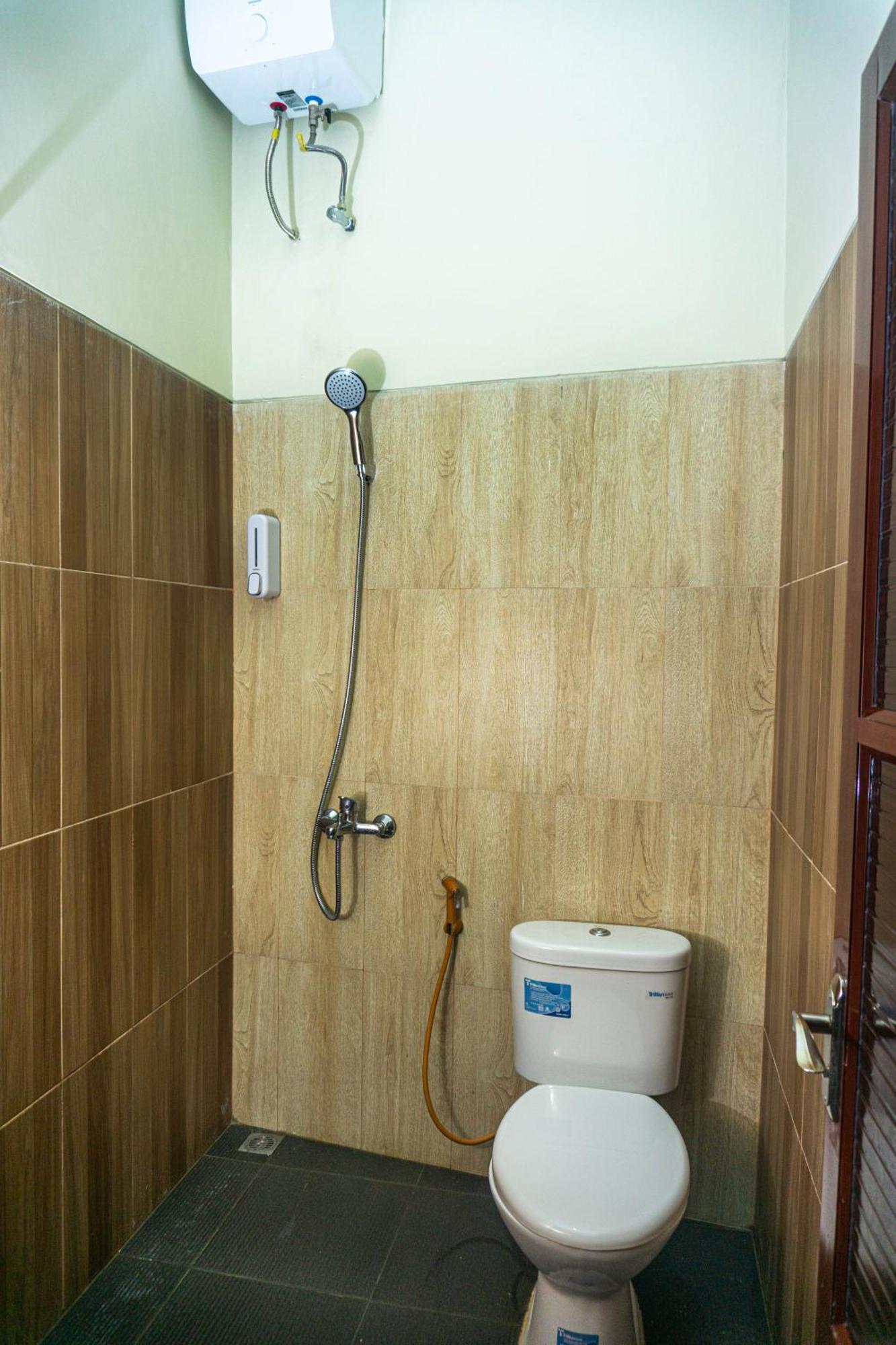 Grand Khalifah Guesthouse Sumbawa Exterior foto