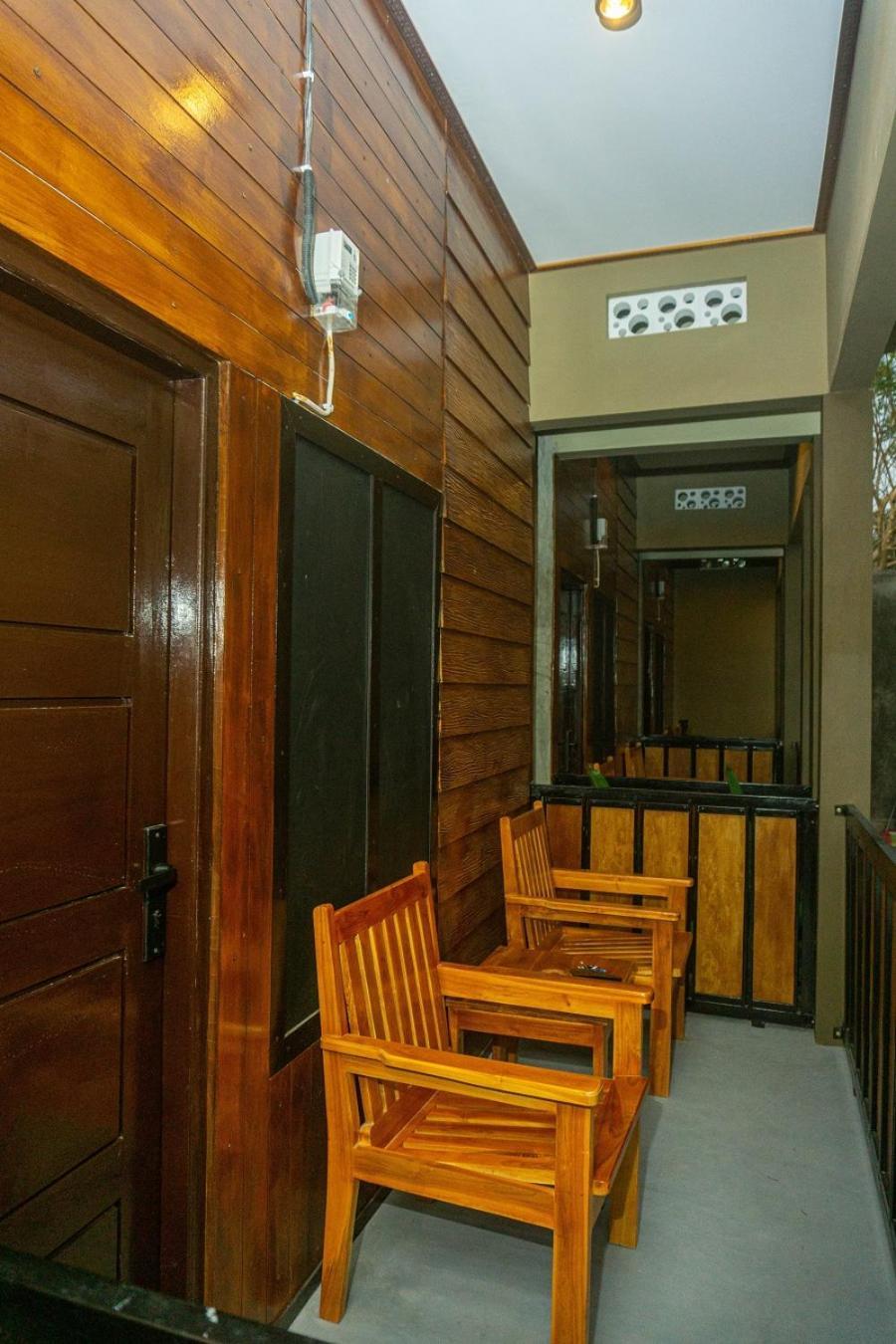 Grand Khalifah Guesthouse Sumbawa Exterior foto